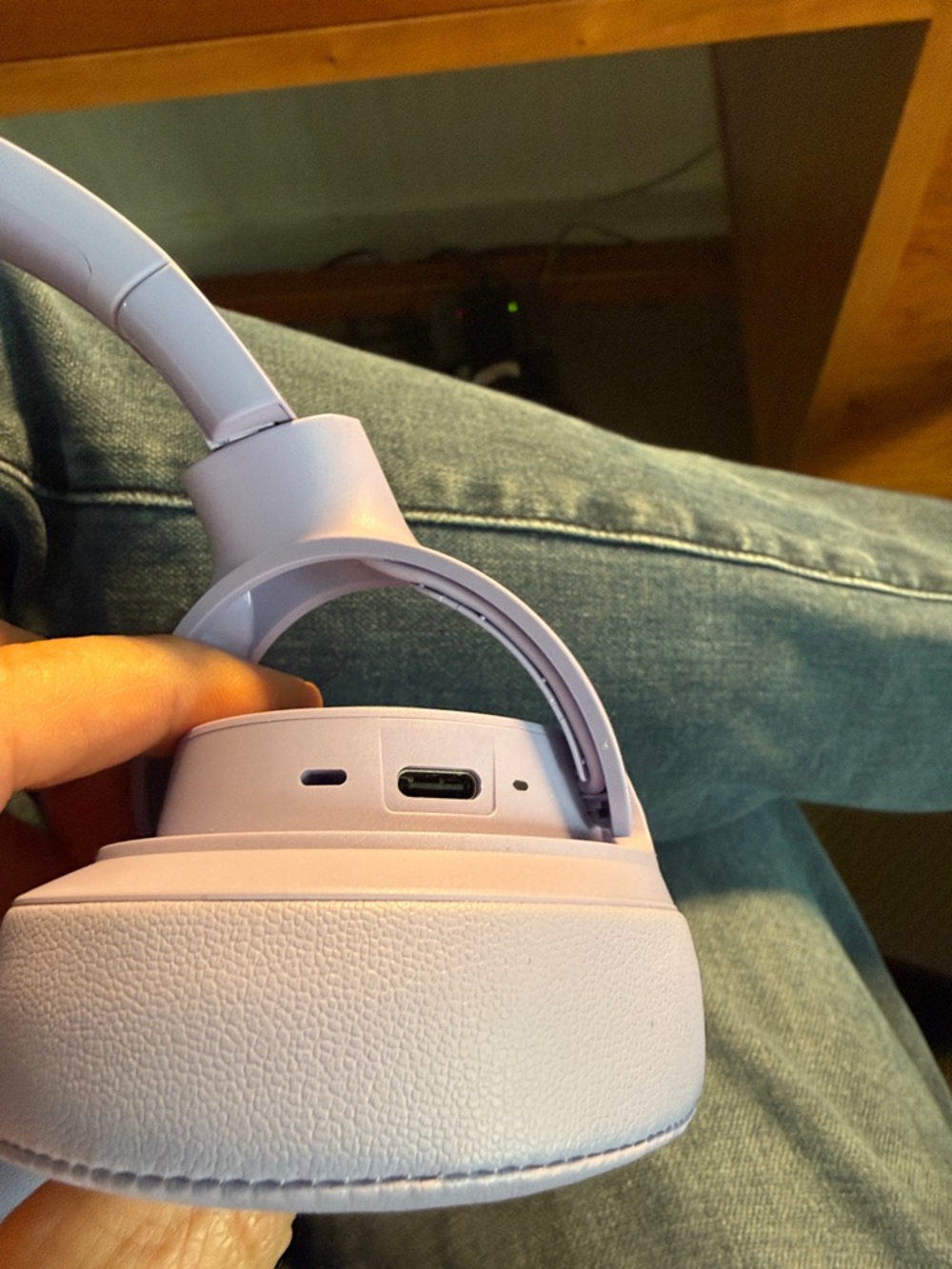 JBL Light Lavender Over-Ear Wireless Headphones - Picture 6 of 6